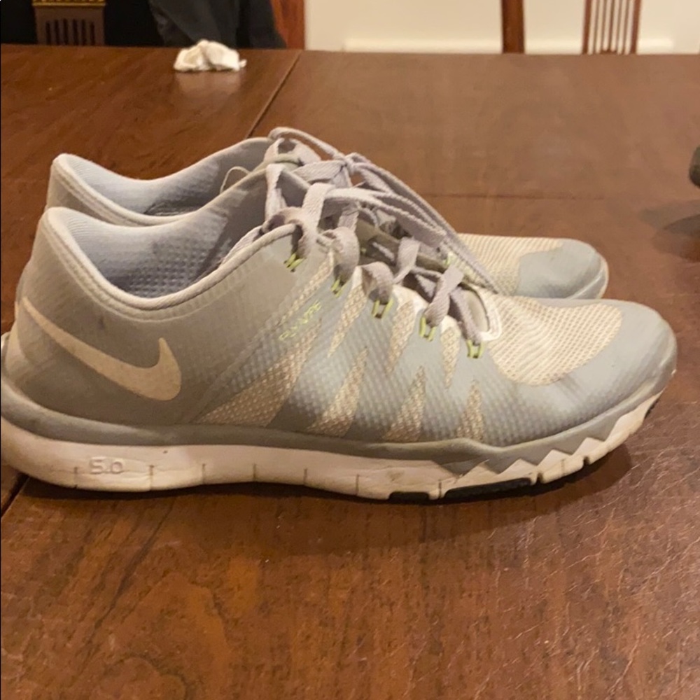 Gently worn Nike men’s  flywire grey size 10.5